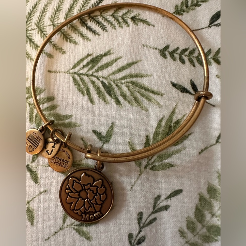 Mom bracelet